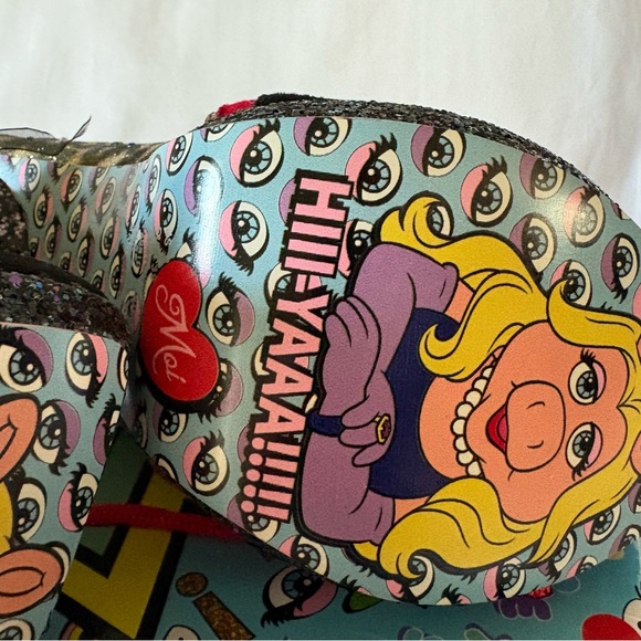 Miss Piggy Character Heels with Red Bows - Picture 10 of 16
